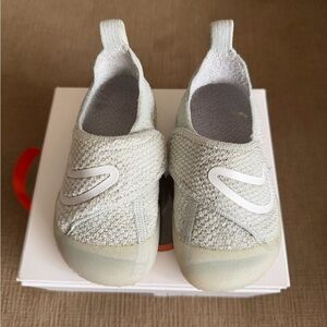 Nike Swoosh 2 (Size 7)